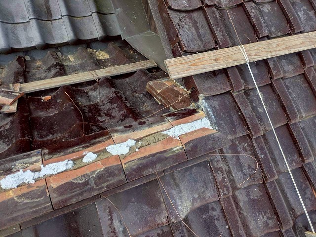 加西市　棟部分に漆喰を詰め直し